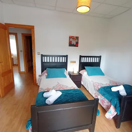 Casa Entre Mar Y Montaña Centro De Cantabria, Terraza, Ajardinada, Amplia Y Luminosa, Hasta 10 Personas