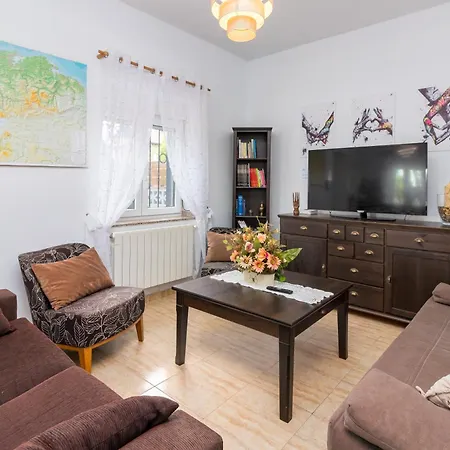 Casa Entre Mar Y Montaña Centro De Cantabria, Terraza, Ajardinada, Amplia Y Luminosa, Hasta 10 Personas Сasa de vacaciones *