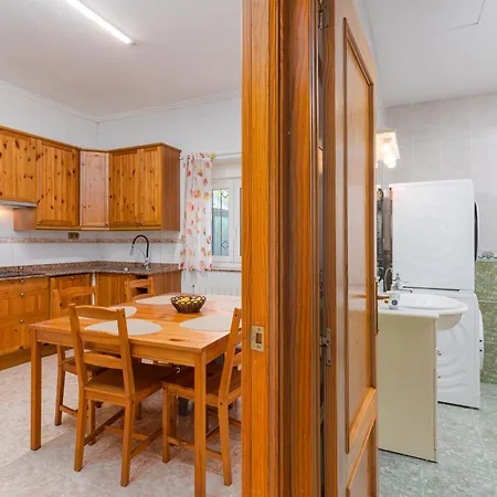 Casa Entre Mar Y Montaña Centro De Cantabria, Terraza, Ajardinada, Amplia Y Luminosa, Hasta 10 Personas