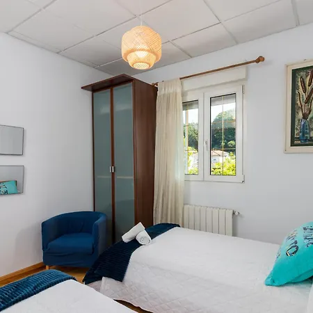 Casa Entre Mar Y Montaña Centro De Cantabria, Terraza, Ajardinada, Amplia Y Luminosa, Hasta 10 Personas